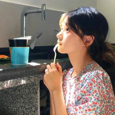 街拍现场实拍：顶流女星言论翻车，官方介入调查